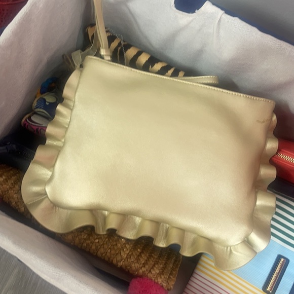 SOLE SOCIETY GOLD CLUTCH - Picture 1 of 5